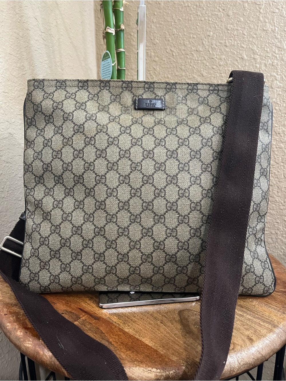 GUCCI GG SUPREME MESSENGER BAG